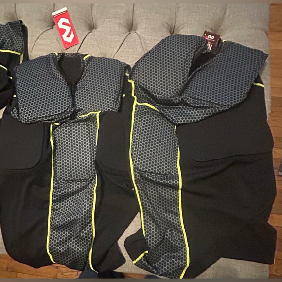 (2) Mcdavid RIVALIM 5-PAD SHIRT football undershirt medium, new without tags - Picture 1 of 5
